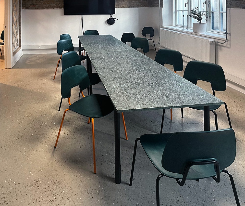 Fusø tabletop and R.U.M chairs