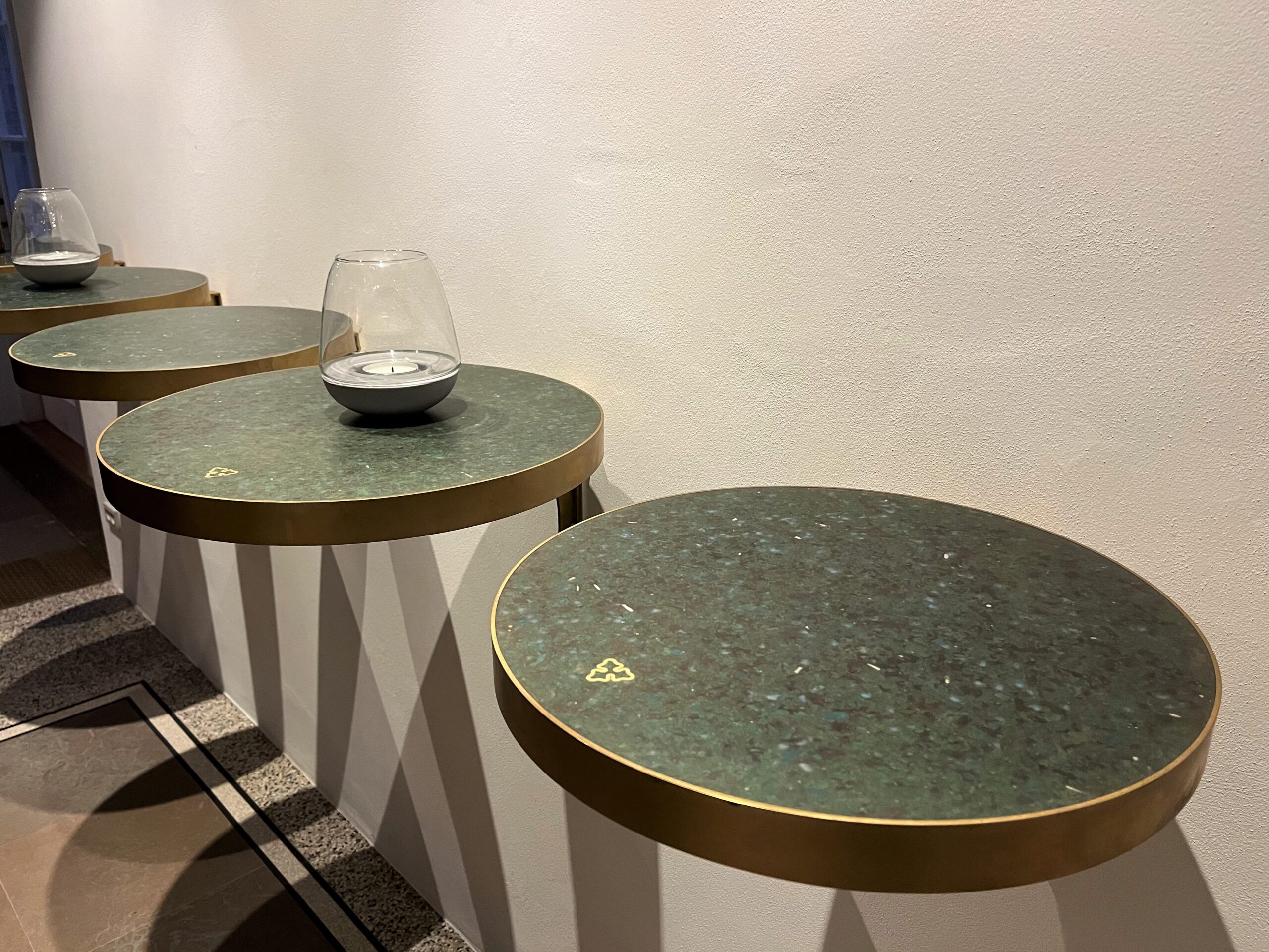 round fusø tables